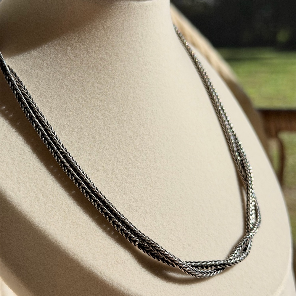 Elegant Silver Women's Necklace